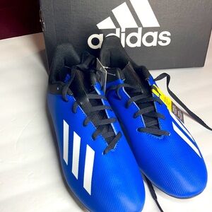 Soccer shoes